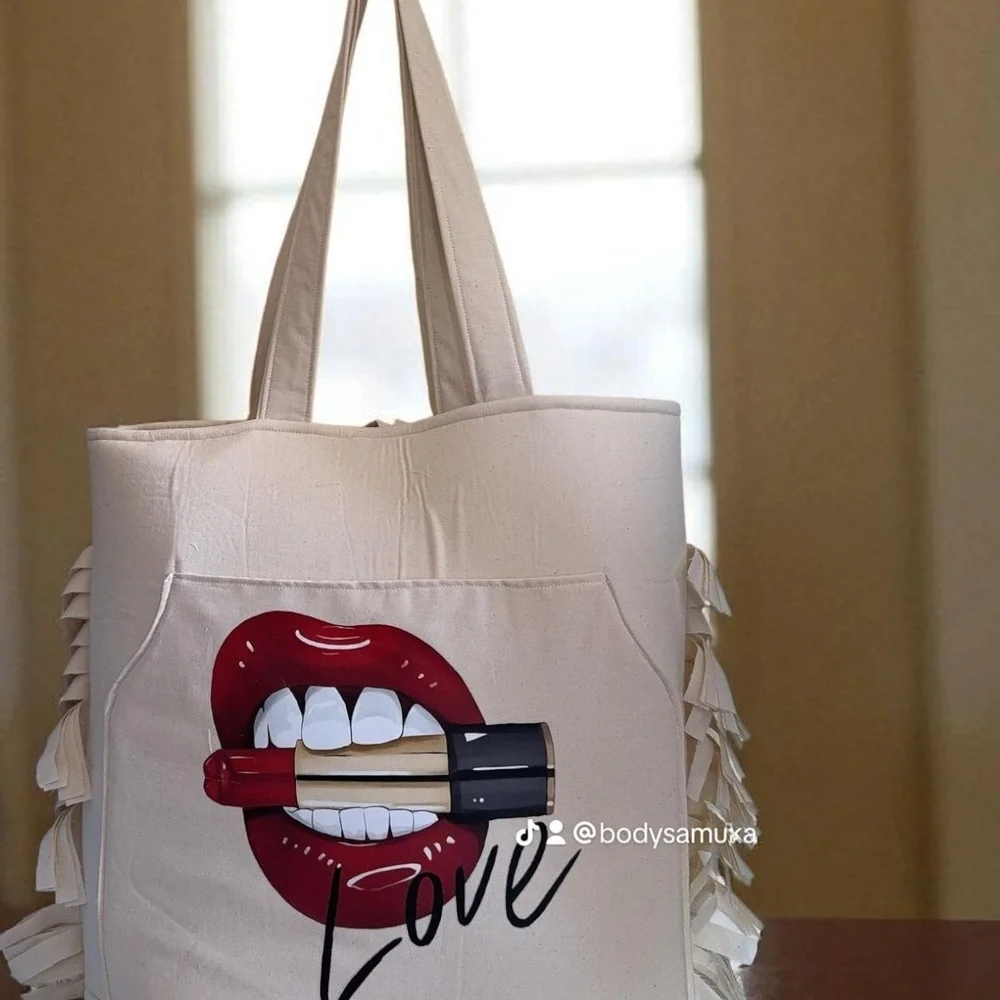 Chic Cream Tote Bag with Lipstick Graphic
